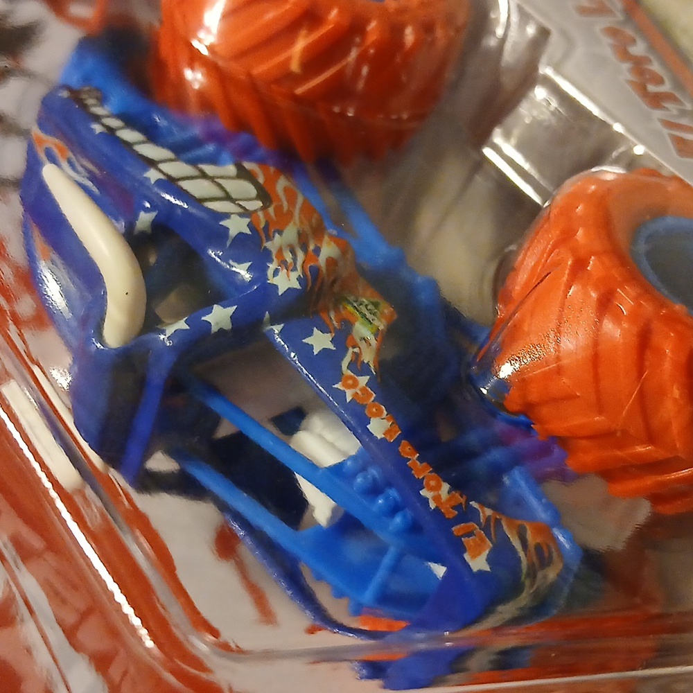 Monster JAM El Toro Loco vs Megalodon Toy Trucks STARS AND STRIPES - Picture 8 of 11